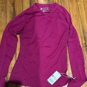 FIGS XS Magenta performance under scrub